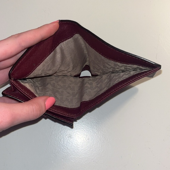 Michael Kors Small Wallet - Picture 2 of 6